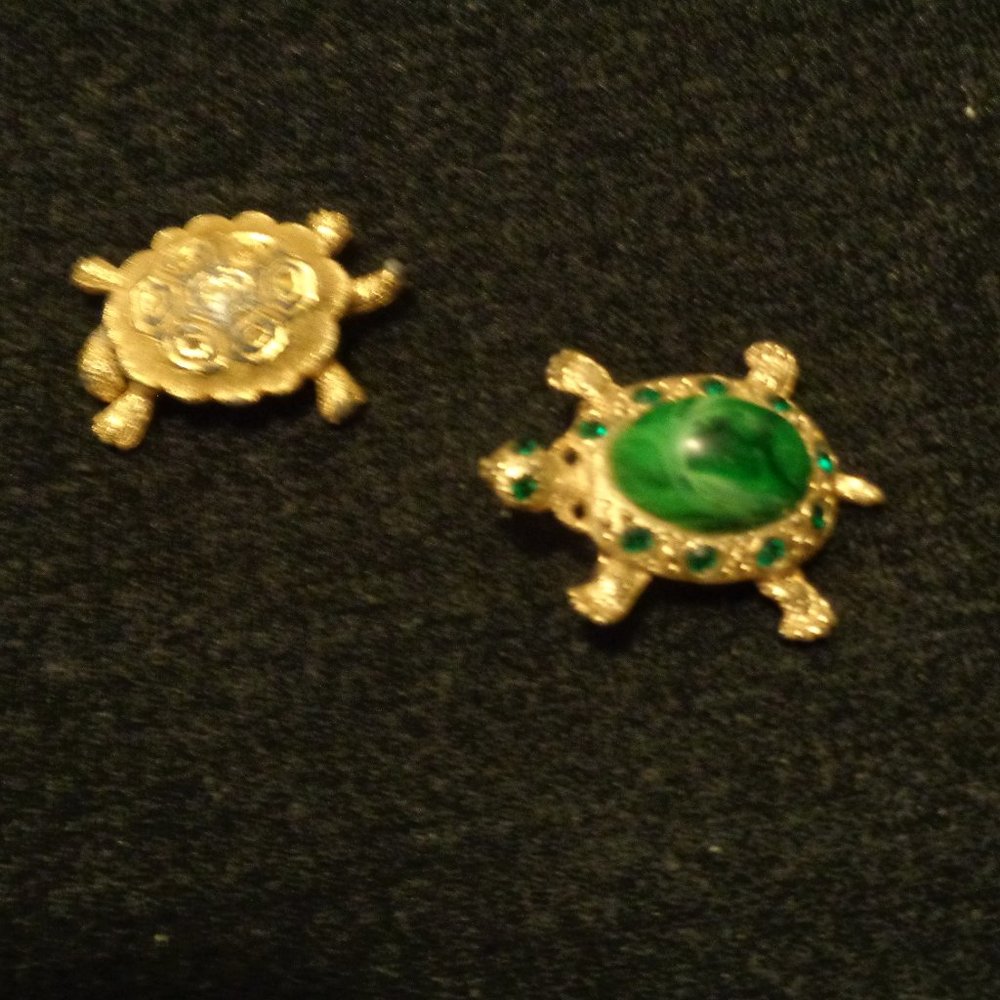 MERMAIDCORE VINTAGE 2 PRETTY SM TURTLE PINS LOT